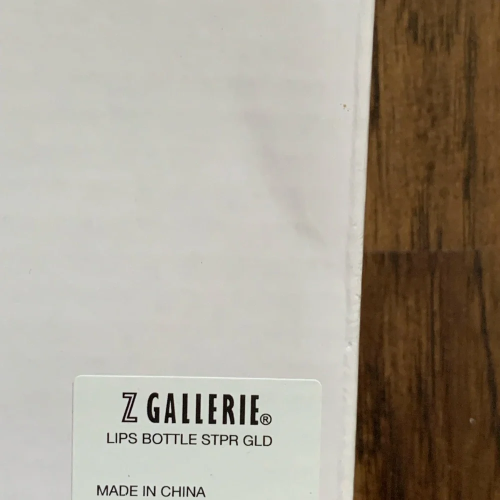 Z Galleris lips bottle stoppers size 3”